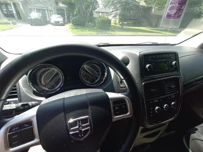 Dodge Caravan SXT STOW N GO 7 passager full équipé tres propre et tres fiable prix est ferme thumbnail 9