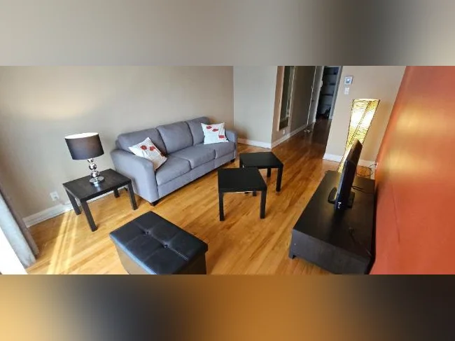 Logement 4 1/2 à louer meublé - face métro VIAU / Hochelaga thumbnail 3