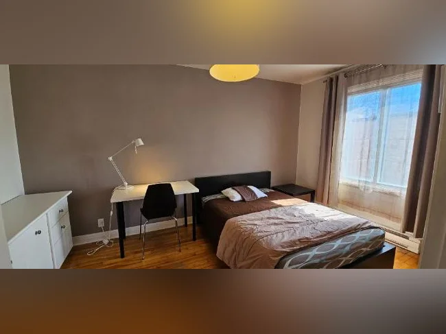 Logement 4 1/2 à louer meublé - face métro VIAU / Hochelaga thumbnail 7
