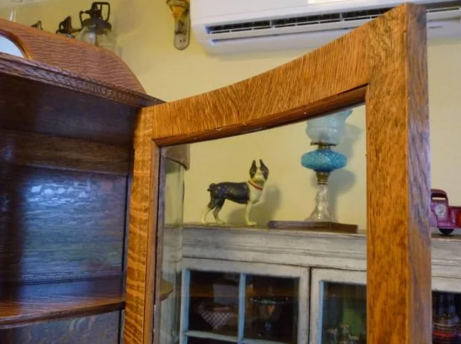 Vitrine bombée antique en chêne maillée (curio) thumbnail 7