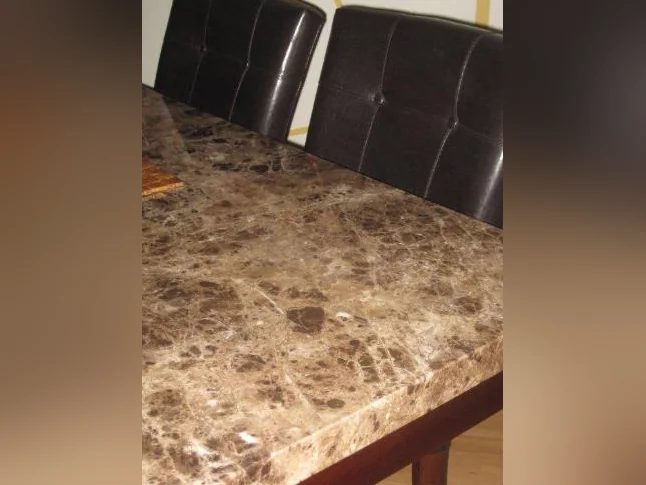 Mobilier de cuisine et chaises thumbnail 3