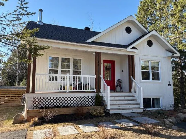 Haut de maison 4 1/2 à St-Donat 1er juillet