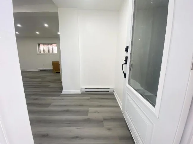 5 1/2 entièrement rénové à St-Léonard Semi sous-sol de triplex
