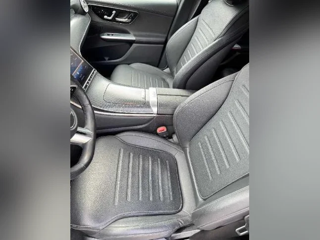 2023 Mercedes-Benz GLC 300 Lease Transfer (Winter Tires Included) thumbnail 6