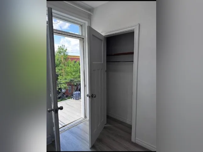 Studio à louer – Plateau Mont-Royal (possibilité de stationnement) thumbnail 6