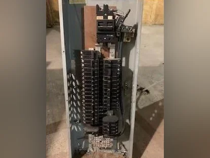 Panneau électrique Sylvania et disjoncteurs/Electrical Breaker Panel with Breakers