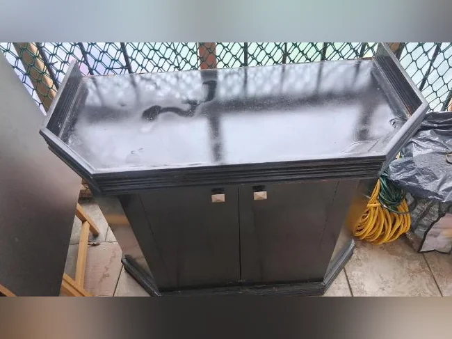 Aquarium table