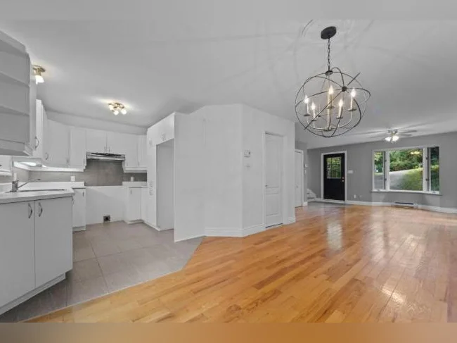 DUPLEX AVEC GARAGE A VENDRE A SAINT_ SAUVEUR thumbnail 3