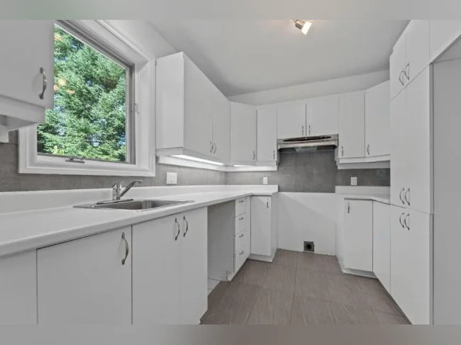 DUPLEX AVEC GARAGE A VENDRE A SAINT_ SAUVEUR thumbnail 4