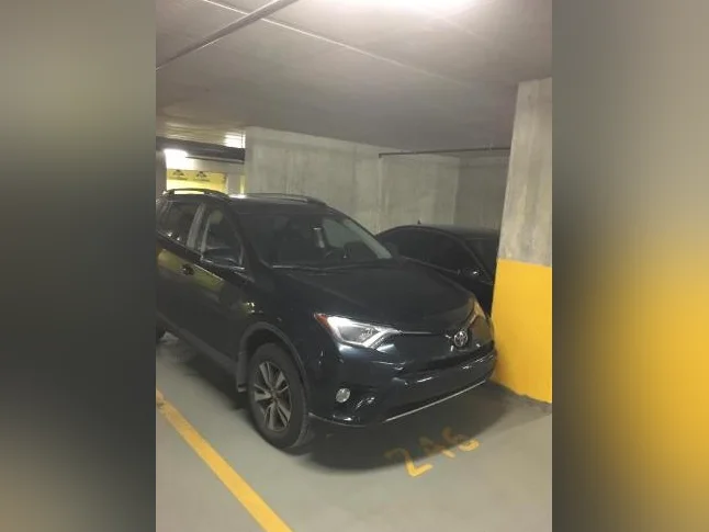 Parking in Laval thumbnail 2