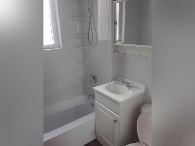 PRIX RÉVISÉ - Appartement 6 1/2 lumineux et spacieux avec cachet thumbnail 5