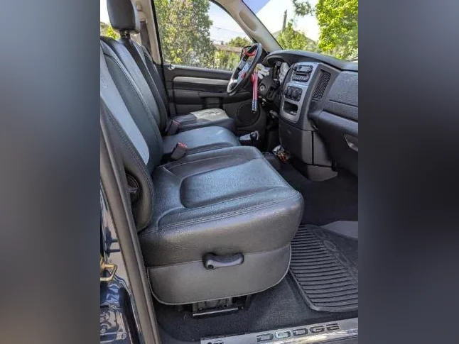 Dodge Ram Laramie 2500 thumbnail 4