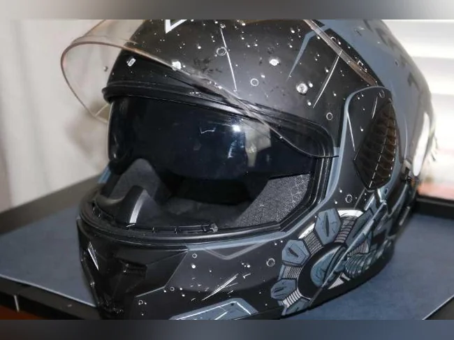 2 casques de moto thumbnail 2