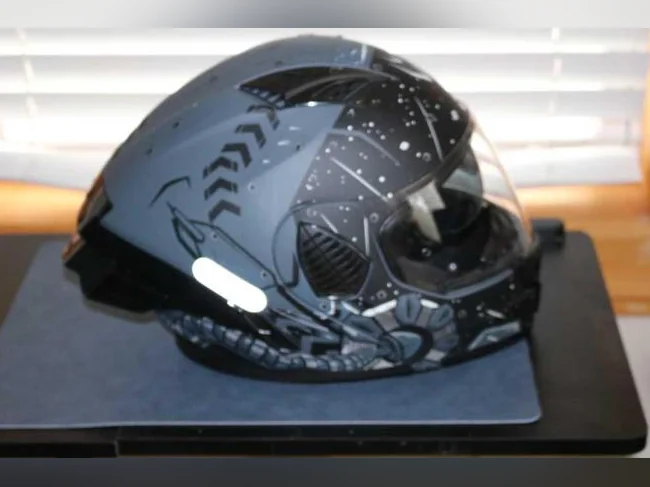 2 casques de moto thumbnail 3