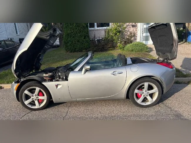 Pontiac solstice thumbnail 2