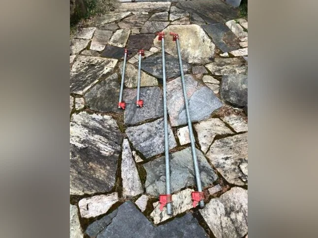 2 paires de serre-joints à tuyau