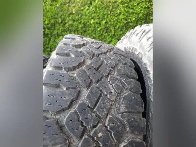 4 Pneus Goodyear Wrangler Duratrac LT 265 70 R17 thumbnail 3
