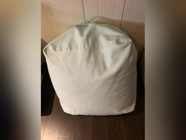 Pouf bleu pâle pour chambre thumbnail 2