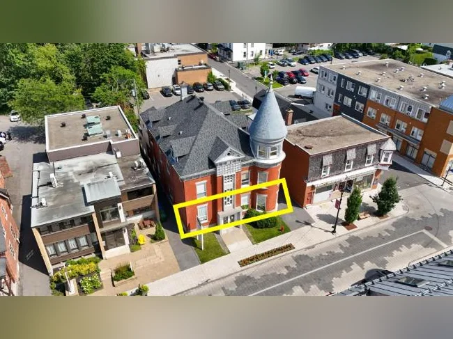 Espace local commercial à louer St-Eustcahe – Édifice La Tourelle | Vieux-Saint-Eustache