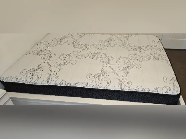 Deux MATELAS double / Two double size MATTRESSES thumbnail 2