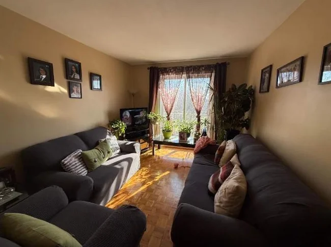 41/2 a Laval dispo 1 Juillet 2026 stationnement, Thermopompe