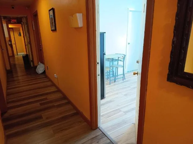 Chambre à louer dans maison de chambres thumbnail 7