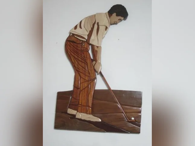 Artisanat Joueur de golf en bois exotique