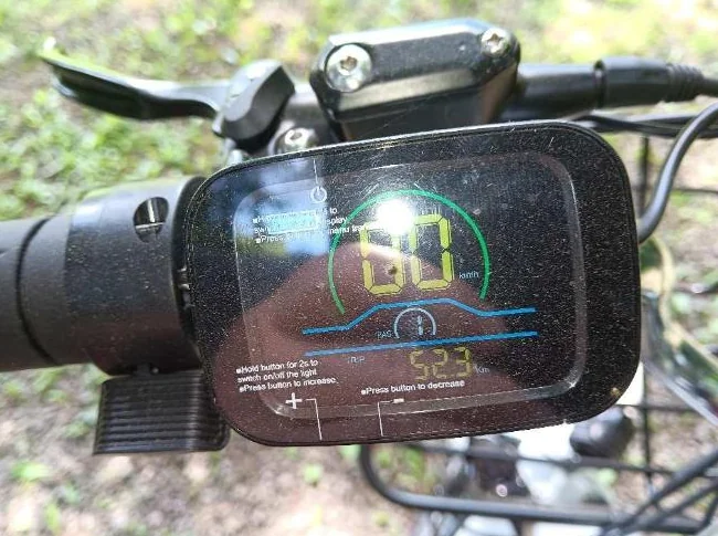 Tricycle électrique à vendre pratiquement neuf 62 km au compteur thumbnail 4