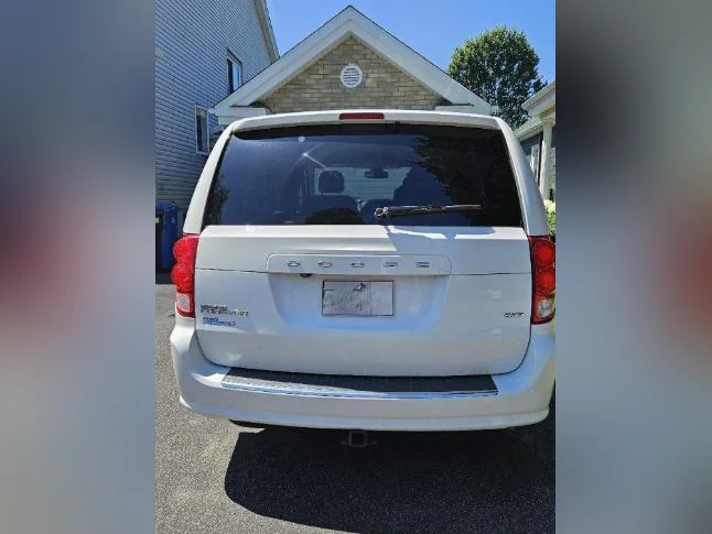 🚐 Dodge Grand Caravan 2018 – Stow ’n Go | Clé en main & Entretien impeccable (108 000 km) thumbnail 2