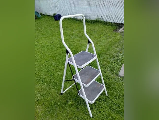escabeau sécuritaire très solide