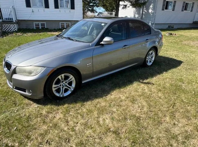 BMW 328i X-Drive 2011 seulement 140000km femme propriétaire thumbnail 6