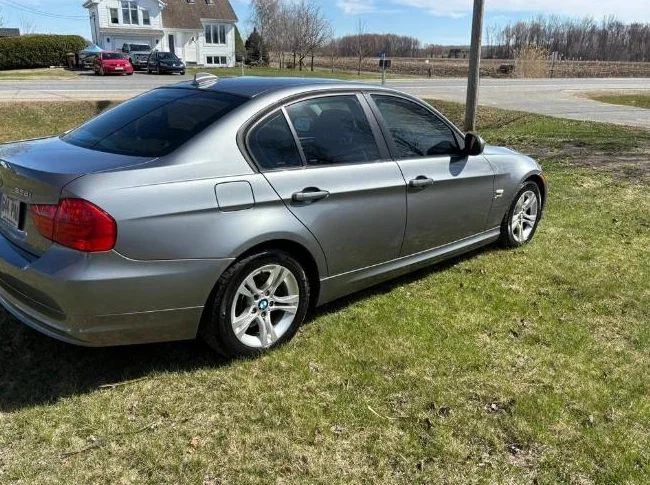 BMW 328i X-Drive 2011 seulement 140000km femme propriétaire thumbnail 7