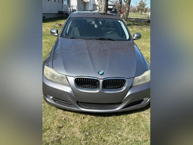 BMW 328i X-Drive 2011 seulement 140000km femme propriétaire thumbnail 3