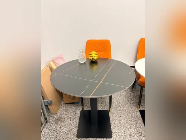 Table de restaurant, plateau en porcelaine. thumbnail 10