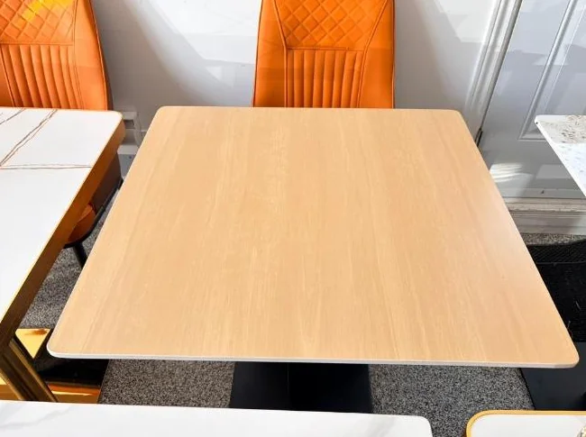 Table de restaurant, plateau en porcelaine. thumbnail 6