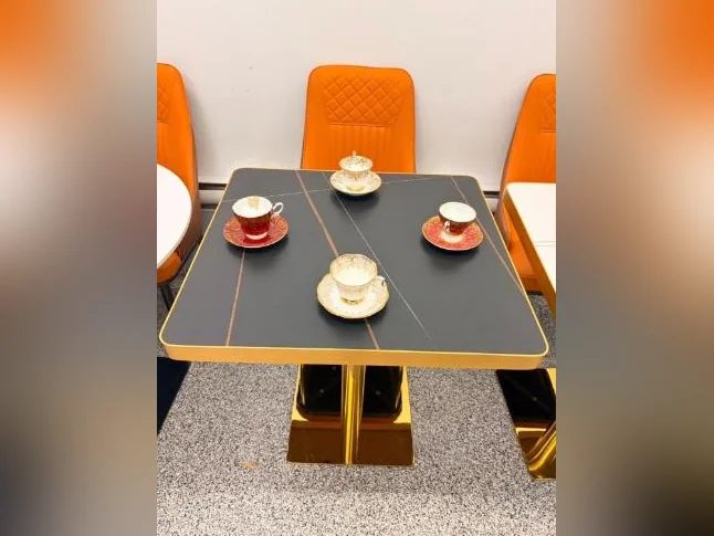Table de restaurant, plateau en porcelaine. thumbnail 8