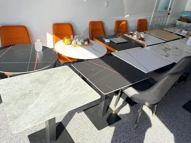 Table de restaurant, plateau en porcelaine. thumbnail 2