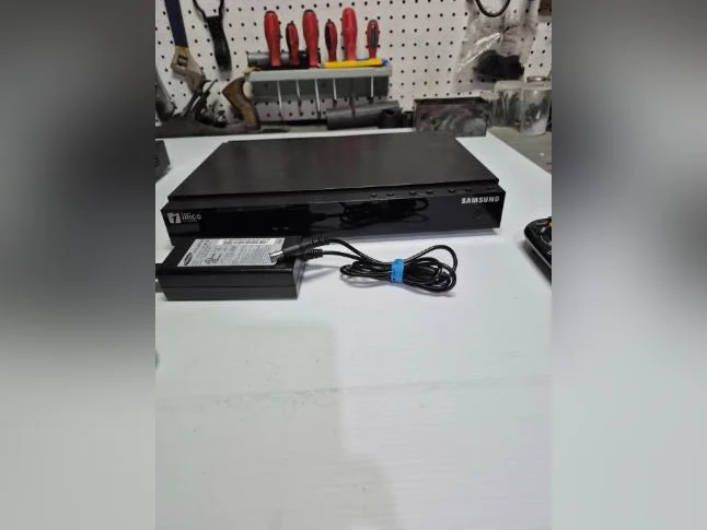 Terminal Vidéotron ILLICO   SAMSUNG  4K  UHD avec Router thumbnail 2