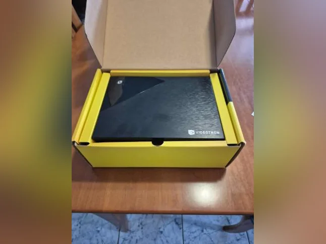 Terminal Vidéotron ILLICO   SAMSUNG  4K  UHD avec Router thumbnail 5