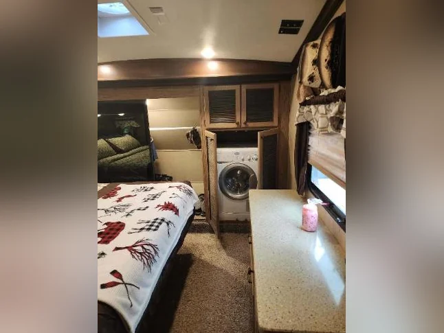 fifth wheel 2016 thumbnail 7