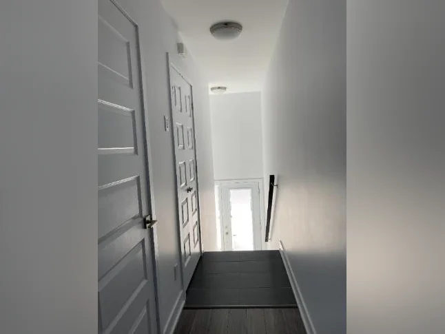 Condo de 2 chambres et une salle de bain thumbnail 4
