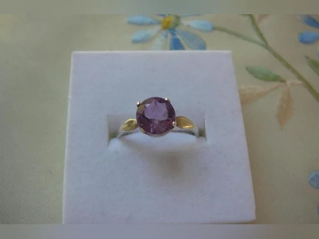 BAGUE en Argent 925. sertie d'une magnifique Améthyste .