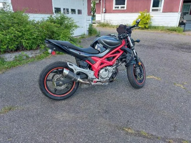 SV650 moto thumbnail 2