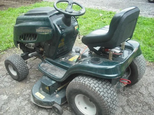 TRACTEUR À Gazon