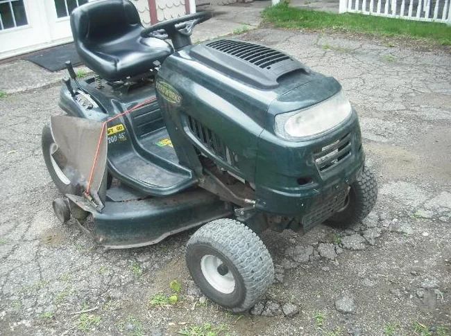 TRACTEUR À Gazon thumbnail 4