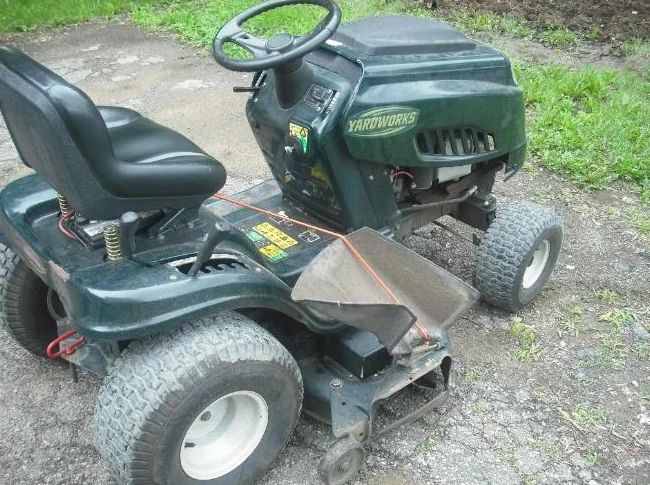 TRACTEUR À Gazon thumbnail 3