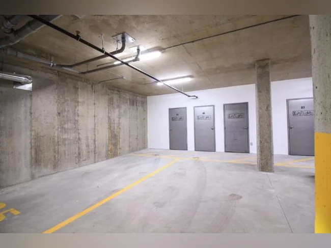 Condo moderne à louer | Gym, ascenseur et stationnement intérieur thumbnail 10