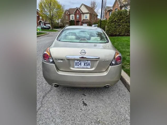 Nissan Altima 2009 2.5 S DOHC – 4 portes - 160,000 km - Aucune Rouille thumbnail 5