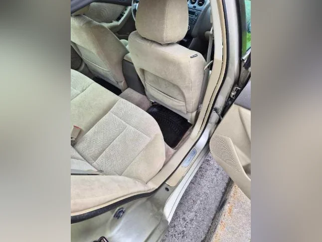 Nissan Altima 2009 2.5 S DOHC – 4 portes - 160,000 km - Aucune Rouille thumbnail 8