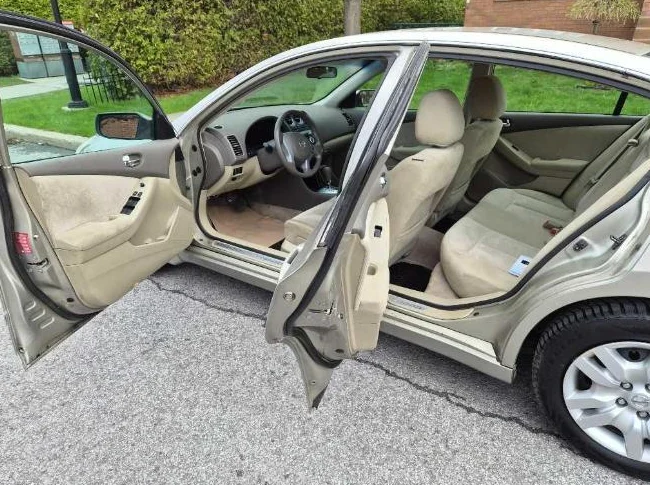 Nissan Altima 2009 2.5 S DOHC – 4 portes - 160,000 km - Aucune Rouille thumbnail 6